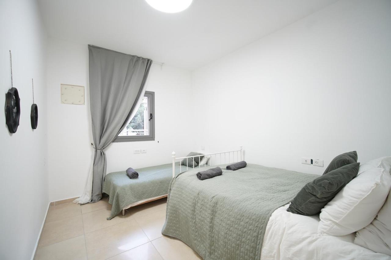 Harav Kuk Modern Apartment By Nimizz Jerusalem Exterior photo