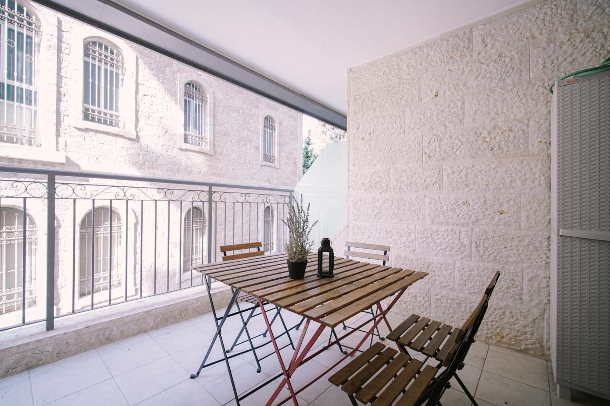 Harav Kuk Modern Apartment By Nimizz Jerusalem Exterior photo